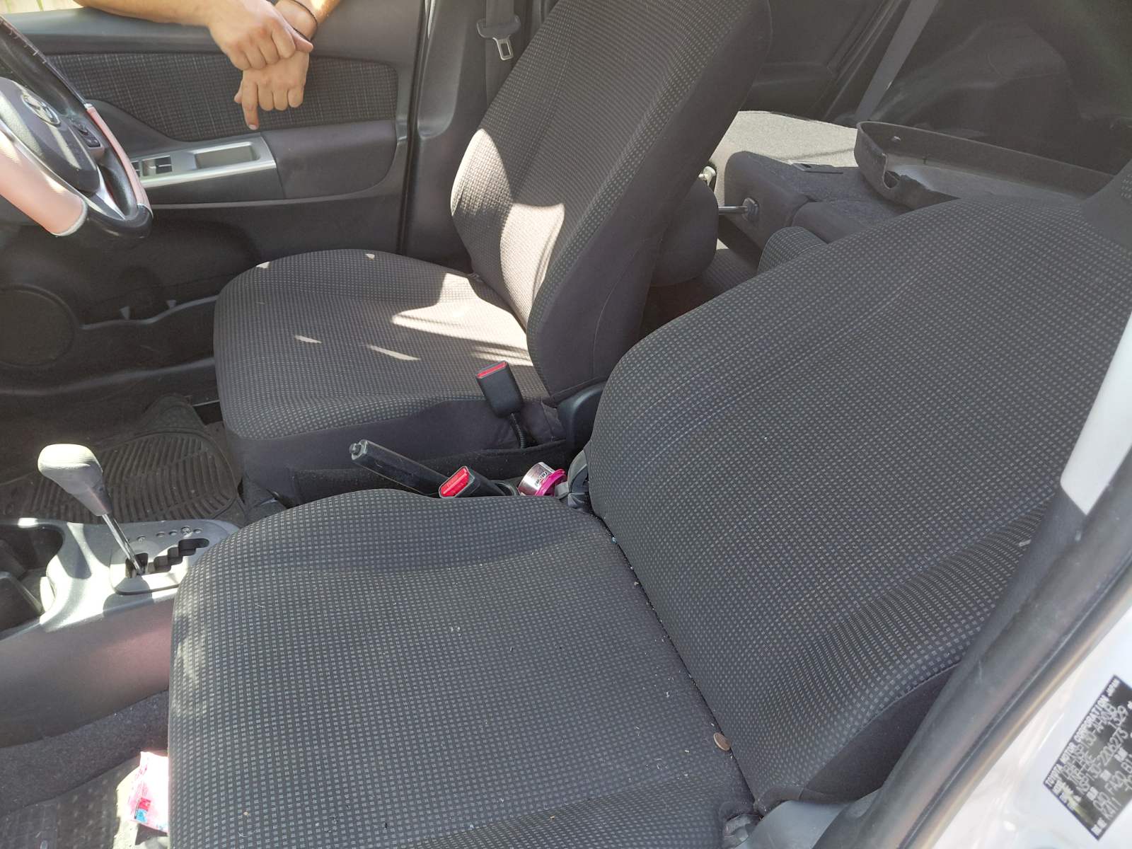 TOYOTA VITZ (01/2015) - Image 19